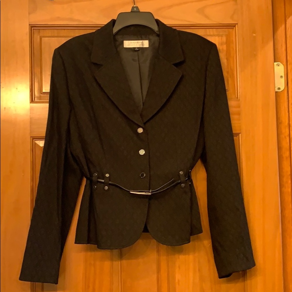 Classic Tahari 2 piece skirt suit with Belt